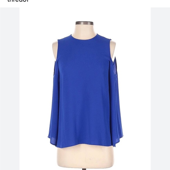 Vince Camuto royal blue size L cold shoulder long sleeve shirt / flutter back - Picture 2 of 8